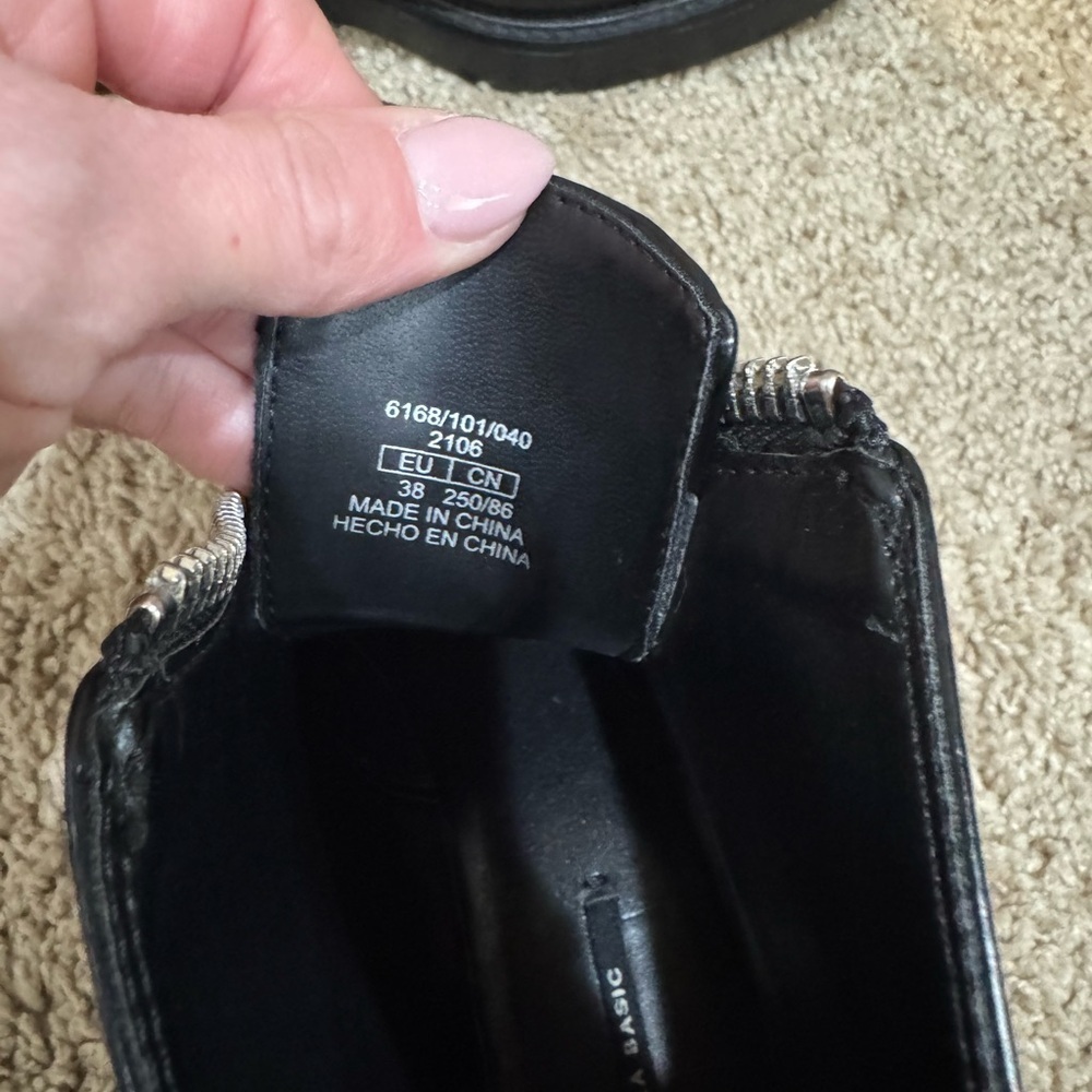 Zara Stylish Black Ankle Boots with Zipper - Picture 3 of 6